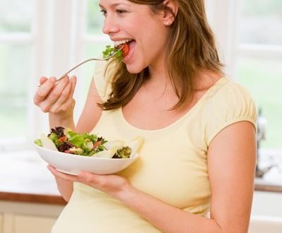 بررسی-جنبه-های-تغذیه-مادر-در-دوران-بارداری-1